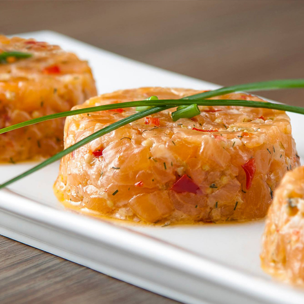 Recevoir A La Derniere Minute Avec Une Entree De Tartare De Saumon